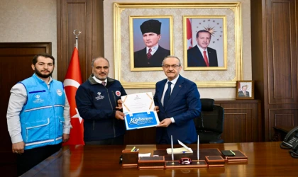 Vali Yavuz’dan Anlamlı Bağış