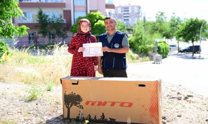 Battalgazi Belediyesi’inden Başarılı Öğrencilere Anlamlı Hediye