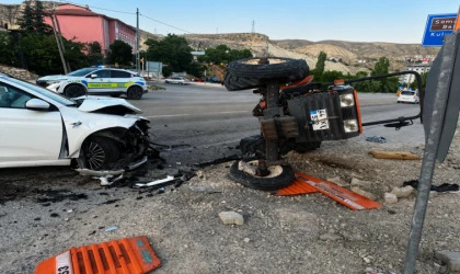 Malatya’da Otomobil İle Traktör Çarpıştı 1 Yaralı