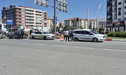 Malatya’da Sivil Ekip Aracı İle Motosiklet Çarpıştı
