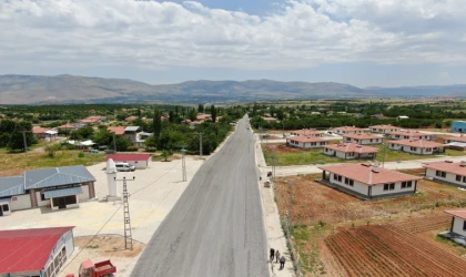 Malatya Büyükşehir, Doğanşehir’de 6,5 Kilometrelik Yol Yeniledi