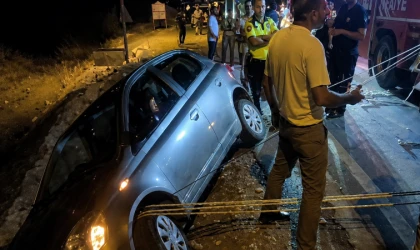 Malatya’da Otomobil Kanala Düşmekten Son Anda Kurtarıldı