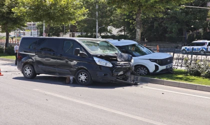 Malatya’da Üç Araç Birbirine Girdi: 3 Yaralı