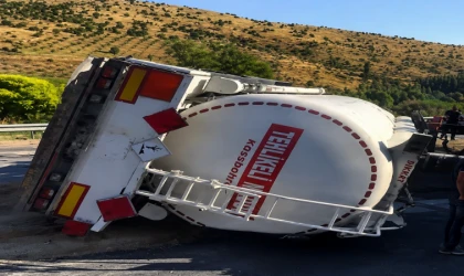 Malatya’da Yakıt Tankeri Devrildi!