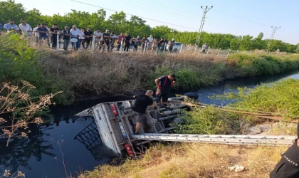 Malatya’da Yem Yüklü Kamyon Sulama Kanalına Devrildi; 1 Ölü