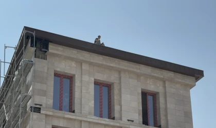 Malatya’da Bir İşçi Çatıya Çıkarak Hakkını İstedi