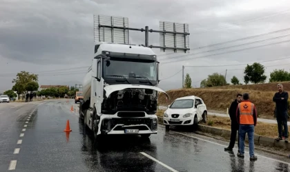Malatya’da Tır İle Otomobil Çarpıştı; 3 Yaralı